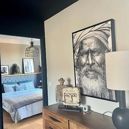 Apartman Uman, Un Monde A Nous, Hyper Centre