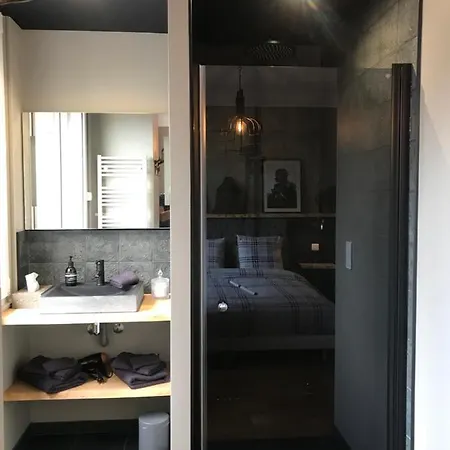 Apartman Uman, Un Monde A Nous, Hyper Centre